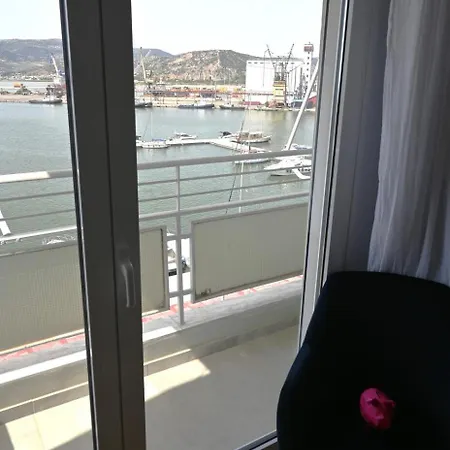 Houseloft Seaview Retreat *