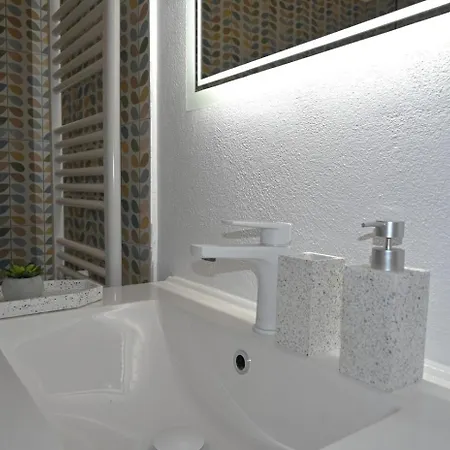 Houseloft Seaview Retreat *