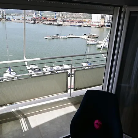 Апартаменты Houseloft Seaview Retreat *
